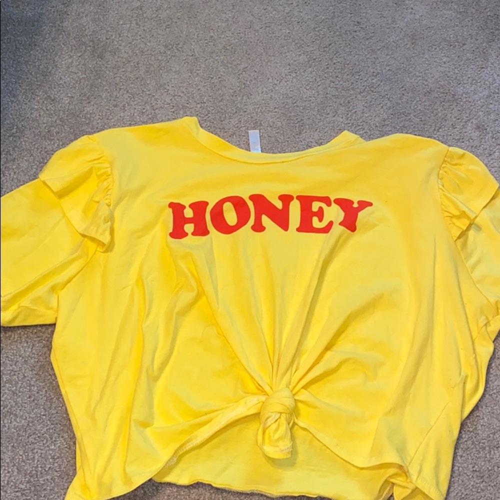 Flowey yellow shirt with honey :)